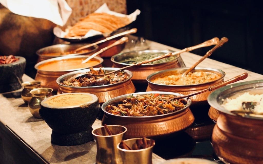 Eine Auswahl unterschiedlicher Gerichte der indischen Küche