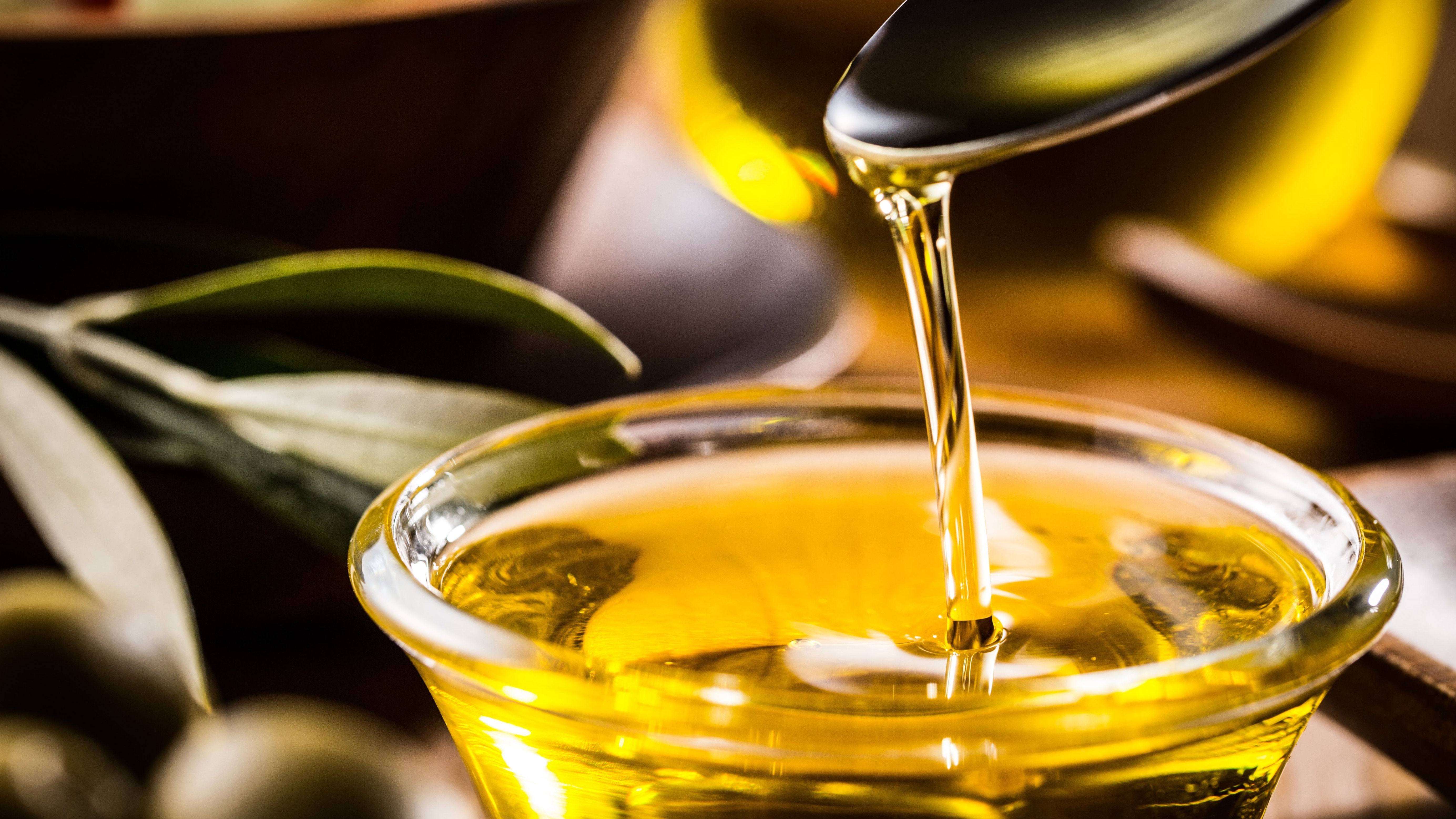 Olivenöl ist wohl das bekannteste und beliebteste Fruchtöl