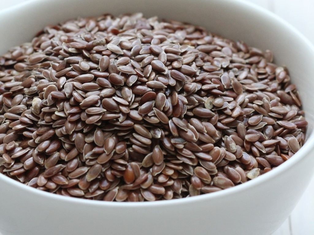 Macht Leinöl gesund: Die Samen übertragen ihre Wirkung in das Leinöl