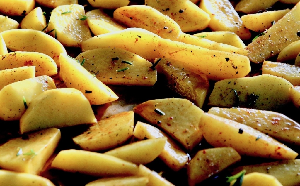 Ofenkartoffeln mit Kräuterquark und Leinöl