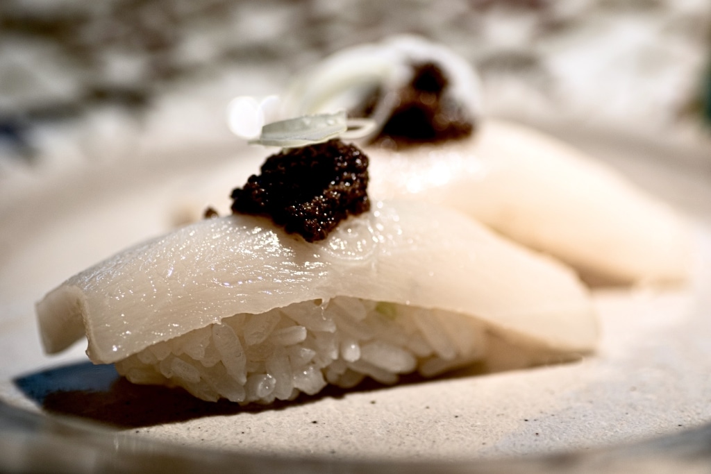Nigiri Sushi mit Schwarzem Trüffel on Top